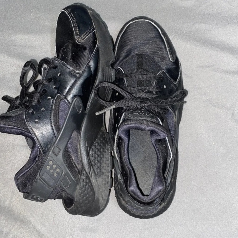 Black Nike Air Huarache